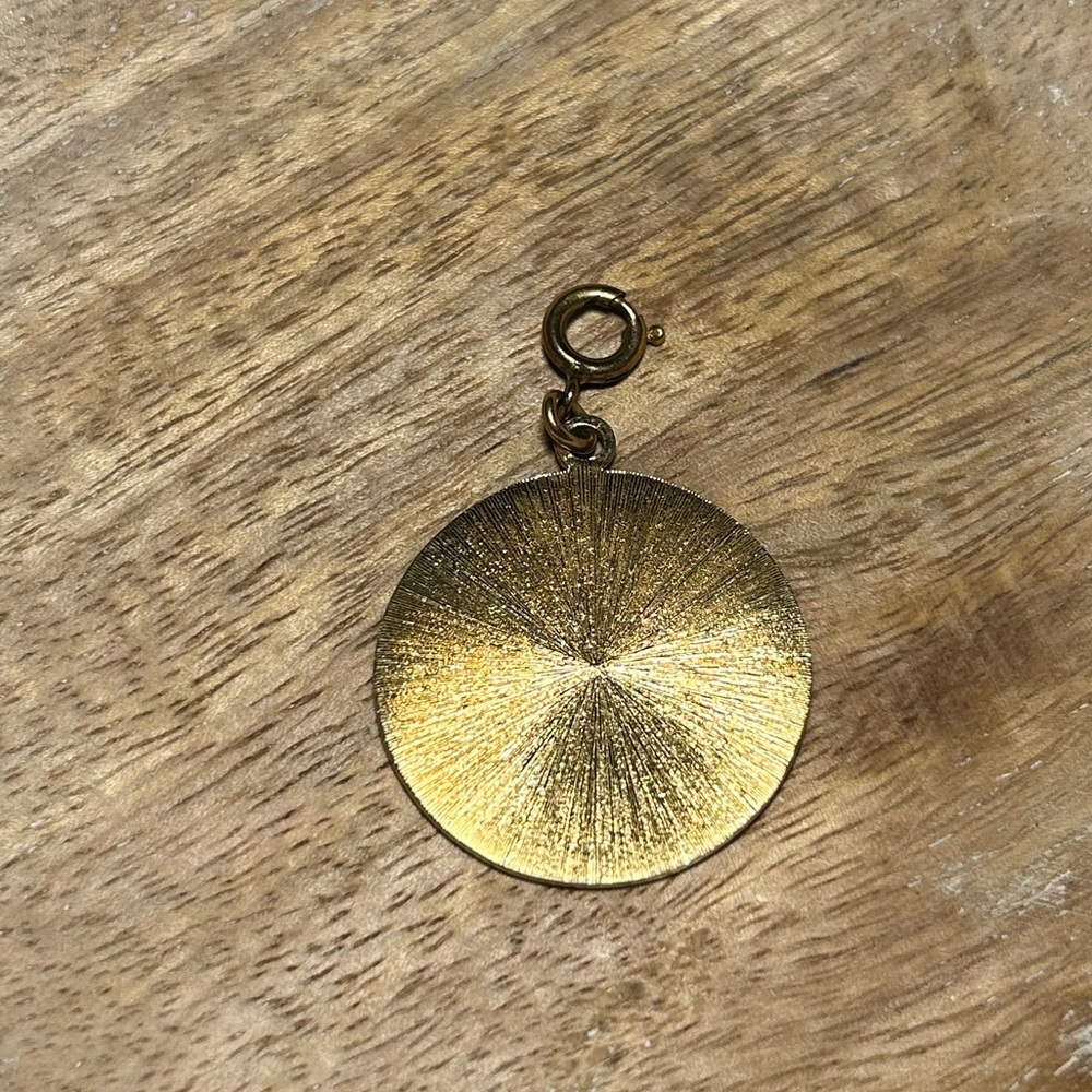 Vintage Gold Tone “I Love You” Circular Medallion Charm Pendant - Picture 5 of 9